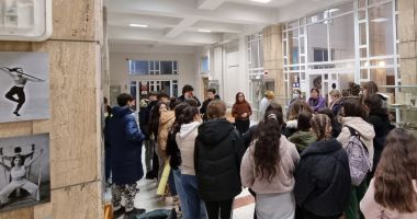 Stire din Cultură-Educație : ”Eminescu la Constanța” - evocare a elevilor Colegiului Pedagogic la Biblioteca ”I.N. Roman”