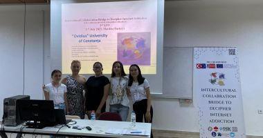 Stire din Cultură-Educație : Combaterea dependenței de internet, în atenția unei echipe coordonate de universitarul Denis Ibadula