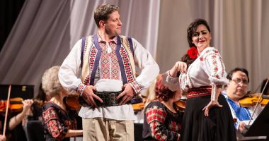 Stire din Cultură-Educație : Spectacolul „Române, de ziua ta”, la Teatrul „Oleg Danovski”