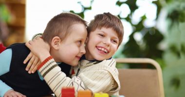 Stire din Social : Copiii cu nevoi speciale, artişti pe scena Centrului pentru Educație Incluzivă „Albatros”