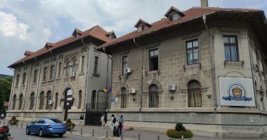 Stire din Cultură-Educație : Palmaresul Concursului Kinder Reime. Provocarea lansată de Colegiul ”Mircea” pasionaților de limbi străine