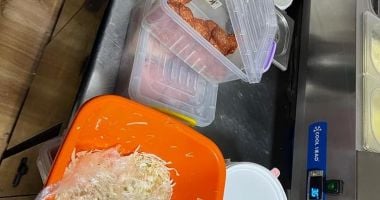 Stire din Social : GALERIE FOTO/Mâncare preparată cu produse expirate. Firme de catering din Constanţa, amendate de Protecţia Consumatorilor
