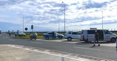 Stire din Eveniment : Razii pe autostrăzi. Polițiștii au dat zeci de amenzi, multe pentru viteza excesivă