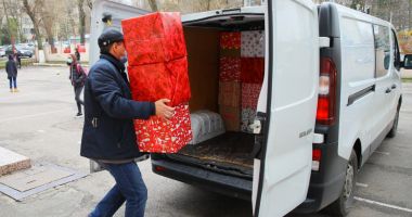 Stire din Social : „Dar de Crăciun pentru bunicii tăi”. Elevii au pregătit cadouri pentru vârstnicii constănţeni