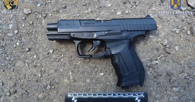 PERCHEZIȚII la TRAFICANȚI DE CARNE VIE. Foloseau metoda „LOVERBOY” pentru a duce tinere în Germania să se prostitueze - 2