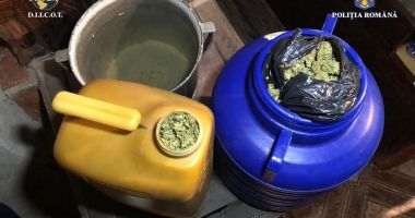 Stire din Eveniment : PERCHEZIȚII DIICOT în Constanța: 2,7 kilograme de cannabis, ASCUNSE ÎN BUTOAIE
