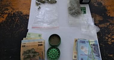 Capturi în Vama Veche: jandarmii au depistat mai mulți tineri care aveau droguri asupra lor - 2