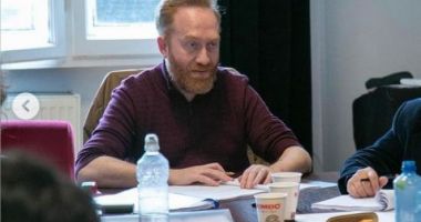 Stire din Cultură-Educație : Evaluarea managerilor instituțiilor subordonate CJC pentru anul 2023. Erwin Șimșensohn a primit nota maximă