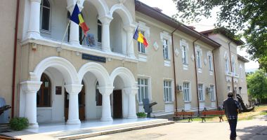 Stire din Cultură-Educație : Viviana Nițu aduce expoziţia „Aquaticum” pe simezele Muzeului Marinei