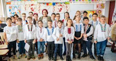 Şezătoare cu cântec, tors şi lecţii despre trecut, la Şcoala "Gheorghe Țițeica" - 4