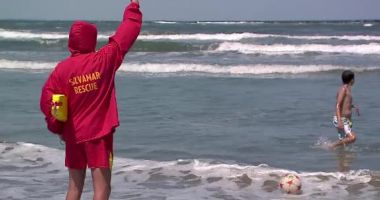 Stire din Eveniment : Nu ignorați avertizările! Doi copii în pericol să piară la Corbu, un turist înecat la Vama Veche