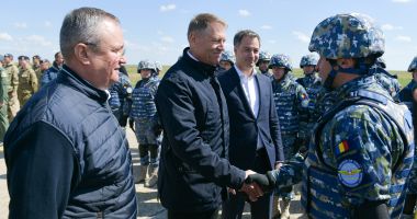 GALERIE FOTO. Iohannis și Ciucă, în vizită la Baza Aeriană Mihail Kogălniceanu. "Trebuie să fim pregătiți pentru o criză de durată" - 2
