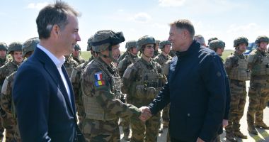 GALERIE FOTO. Iohannis și Ciucă, în vizită la Baza Aeriană Mihail Kogălniceanu. "Trebuie să fim pregătiți pentru o criză de durată" - 3