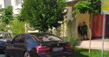 Stire din Eveniment : S-a întâmplat la Constanţa! Doi turiști au demontat plăcuțele de înmatriculare ale mașinilor. Iată cu ce scop
