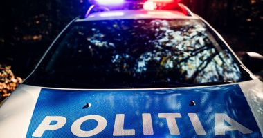 Stire din Eveniment : Furturi din locuinţă, la Eforie Nord! Mai mulţi tineri au fost reţinuţi! Şi-au abandonat maşina, pentru a fugi de poliţişti