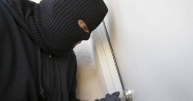 Stire din Eveniment : Trei puști au spart un magazin și au furat țigări și alcool