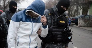 Stire din Eveniment : Bărbat reținut pentru furturi din mai multe societăți comerciale