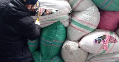 Container cu tone de deşeuri textile, returnat în Indonezia - 2