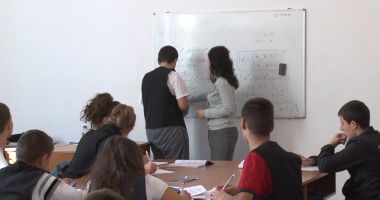 Stire din Cultură-Educație : Liderii sindicali din învățământ amenință cu declanșarea grevei generale