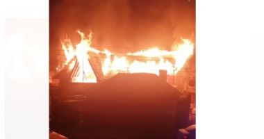 VIDEO. INCENDIU DEVASTATOR la Medgidia. A ars acoperișul unei case, în întregime!