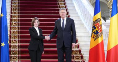Stire din Politică-Administrație : Preşedintele Republicii Moldova, Maia Sandu, primit de Klaus Iohanis la Palatul Cotroceni. „Mulţumim, România!”