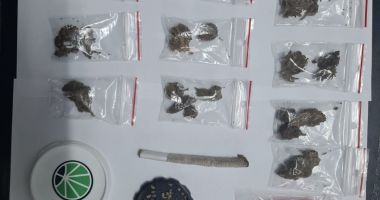 Stire din Eveniment : Tânăr prins cu borseta plină cu droguri, în Parcul Tăbăcărie