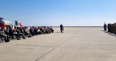 Stire din Eveniment : Un militar american a leșinat la ceremonia de la Baza Mihail Kogălniceanu
