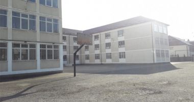 Stire din Cultură-Educație : Se modifică Regulamentul de organizare a unităților de învățământ. Iată de ce