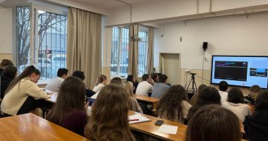 Stire din Cultură-Educație : Liceeni de la „Ovidius” au audiat lecții susținute de cercetători din Marsilia și de la Yale