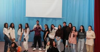 Stire din Cultură-Educație : Liceeni de la „Ovidius”, pe scena Festivalului internațional de teatru francofon «Amifran» de la Arad