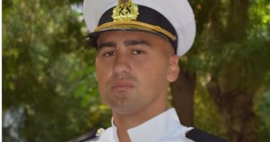 Stire din Eveniment : Șeful de promoție de la Radiolocație navală a renunțat la o carieră de economist pentru haina militară
