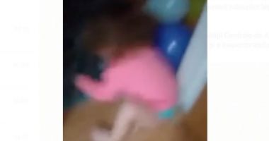Stire din Eveniment : MAMA care și-a bătut CRUNT fetița de 2 ani, REȚINUTĂ de Poliție!