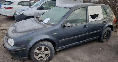 Stire din Social : Domeniul public este eliberat de mașinile abandonate și de cele fără stăpân