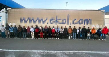 Stire din Eveniment : Peste 50 de MIGRANȚI, depistați la graniță, în două CAMIOANE