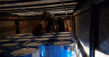 Stire din Eveniment : Trei afgani, depistați de poliţiştii de frontieră de la Negru Vodă, ascunşi în camion