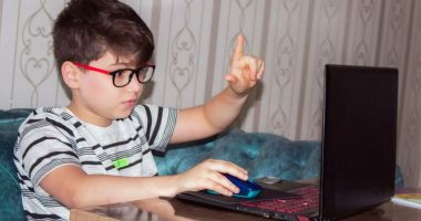 Oportunitate pentru copiii între 10 și 14 ani pasionați de calculatoare