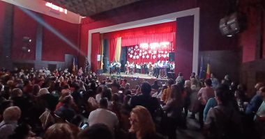 Stire din Cultură-Educație : GALERIE FOTO. Sutele de spectatori din sala Palatului Copiilor au aplaudat micii artiști
