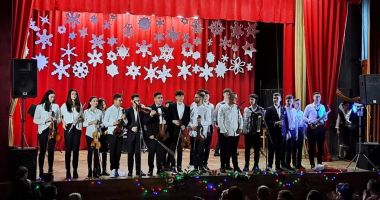 GALERIE FOTO. Sutele de spectatori din sala Palatului Copiilor au aplaudat micii artiști - 2
