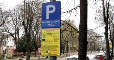 Stire din Social : A început procesul de înlocuire a indicatoarelor parcărilor cu plată