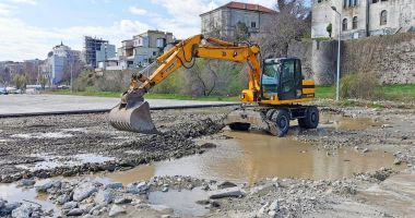 Stire din Social : Parcarea de la plaja Modern, de pe un fost teren retrocedat ilegal, reamenajată