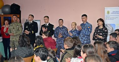 Generații în oglindă. Marinarii s-au întors acasă, pentru a le vorbi copiilor despre viața în uniformă - 3