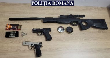 Stire din Eveniment : Zeci de arme cumpărate online din Ungaria, confiscate de Poliție