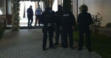 Stire din Eveniment : Petrecere „vizitată” de polițiștii din Eforie: organizatorul a fost amendat!