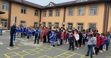 Stire din Cultură-Educație : Elevii Școlii Nr. 1 Poarta Albă, polițiști ”legitimați” pentru o zi