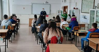 Stire din Eveniment : Mesaj pentru elevi: „Semnalați bullying-ul unui adult!”