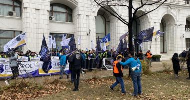 GALERIE FOTO. PROTEST al polițiștilor și angajaților din penitenciare. "Nu mai credem în Moș Crăciun!" - 4