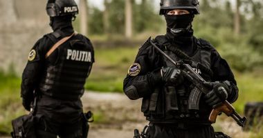 Stire din Eveniment : PERCHEZIȚII la malul mării, într-un dosar de PROXENETISM. PROSTITUȚIE prin ANUNȚURI MATRIMONIALE!