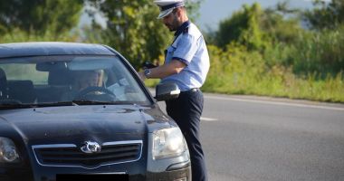 Stire din Eveniment : RAZII pe șoselele din județul Constanța: zeci de amenzi date și mai mulți șoferi lăsați fără permisele auto!