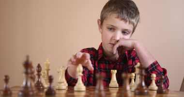 Elevii constănţeni se întrec într-o nouă etapă a a proiectului „Șah în școală”