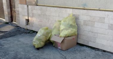 Stire din Social : Sute de amenzi pentru cei care scot gunoaiele la stradă în saci şi cutii